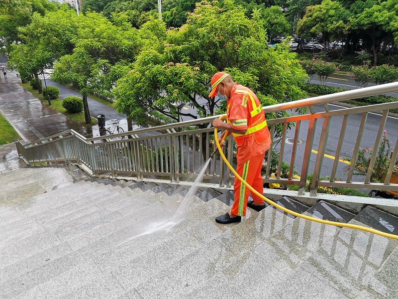 净化空气、保护环境—市政清运的环保价值与使命